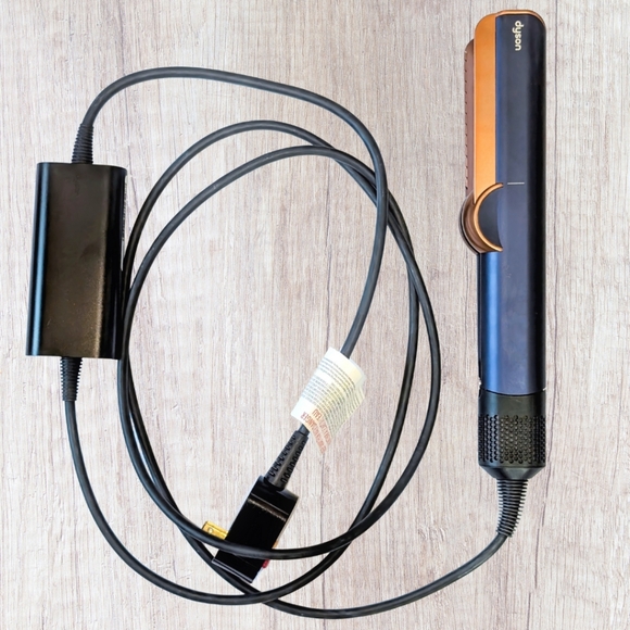 Dyson Airstrait Blue and Gold Hair Styling Tool - Picture 3 of 7